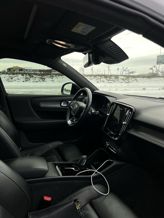 Volvo XC40 електро