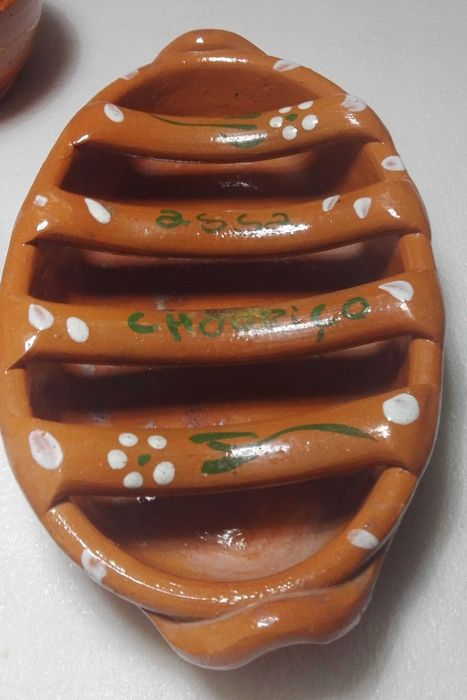 Tijelas e assador em barro vermelho