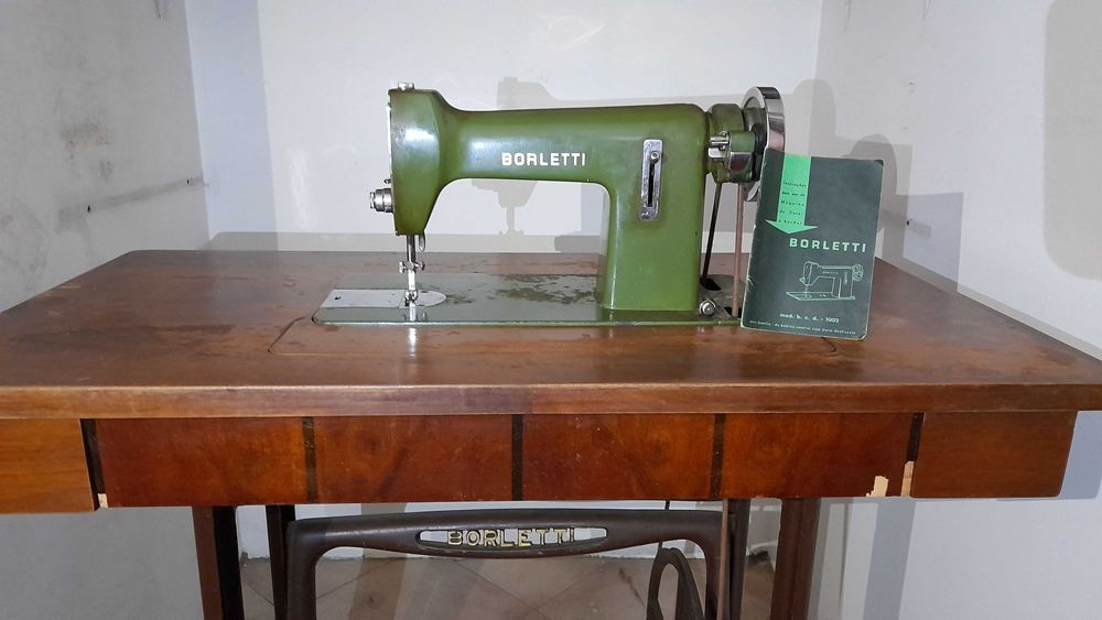 Máquina de costura a pedal Borletti