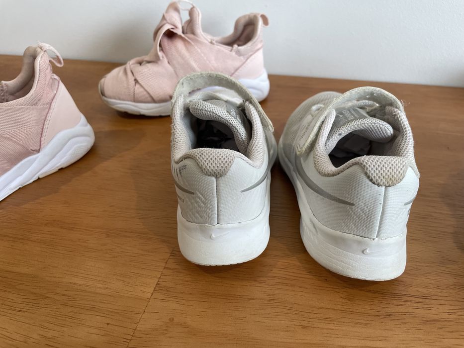 ténis rosa e branco ( marca nike)