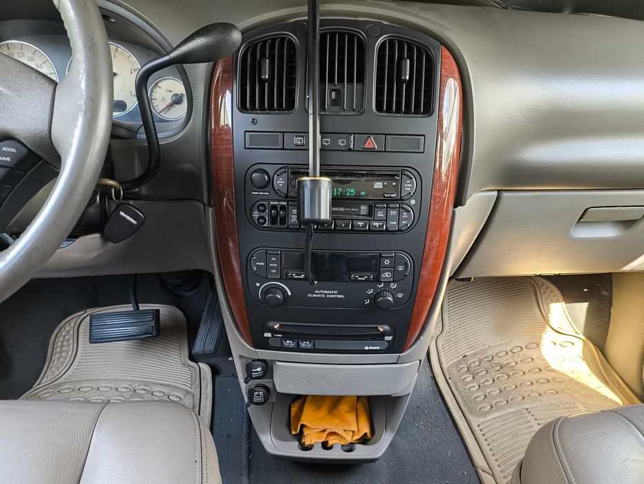 Chrysler Voyager — fotografia 8