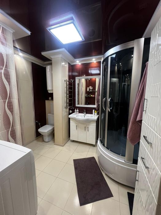 Продажа двухкомнатной квартиры с ремонтом в центре.