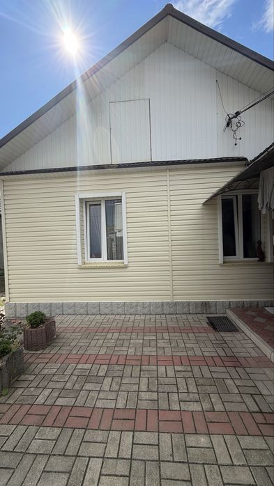 Топ локація, два будинки на подвірї