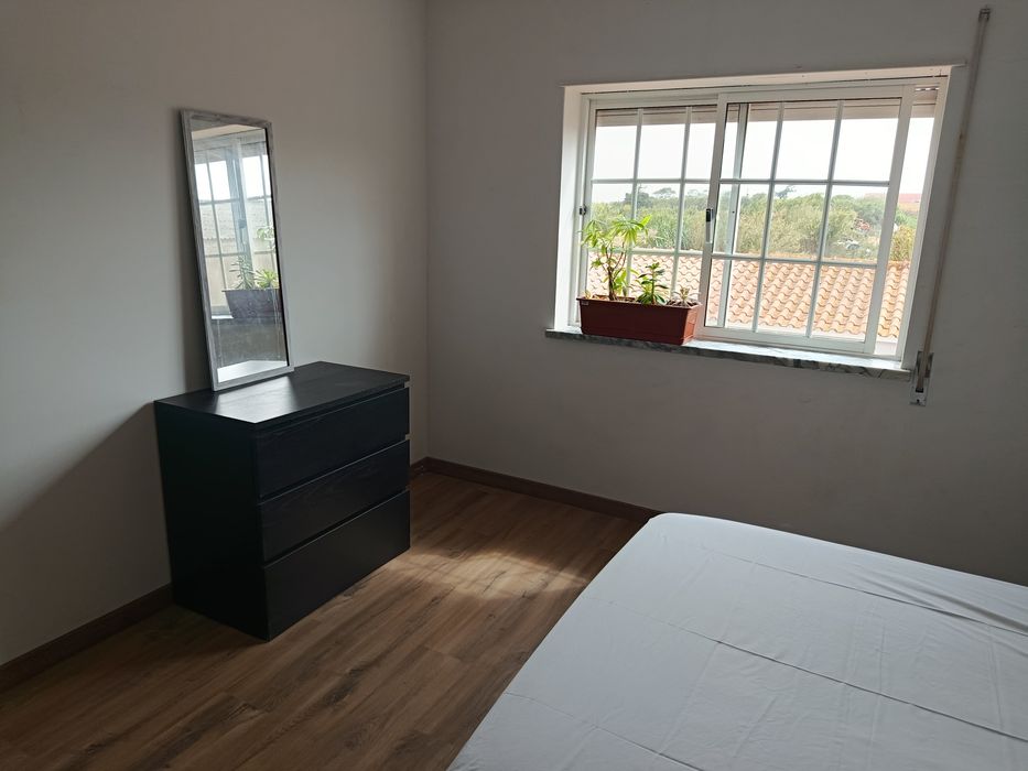 Alugo  quarto na Serra del rei