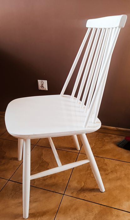 Krzesła dębowe białe – solidne drewniane krzesła do jadalni/salonu