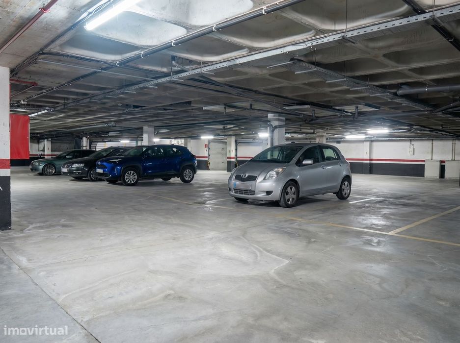 T2 com garagem, varanda e ar condicionado em Alhos Vedros
