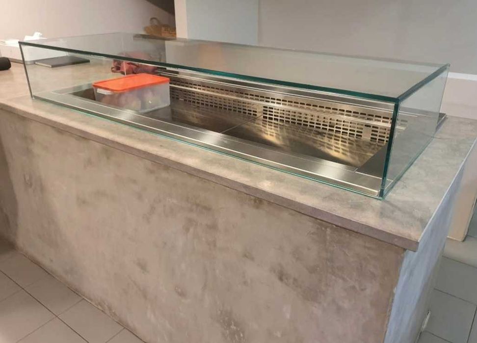 Vitrine de pastelaria refrigerada + cobertura em vidro