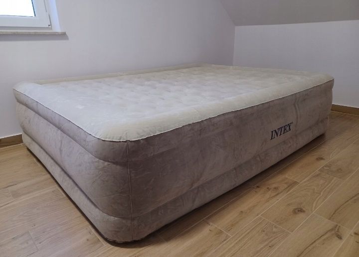 Materac dmuchany Intex Ultra Plush 203x152x46 pompka