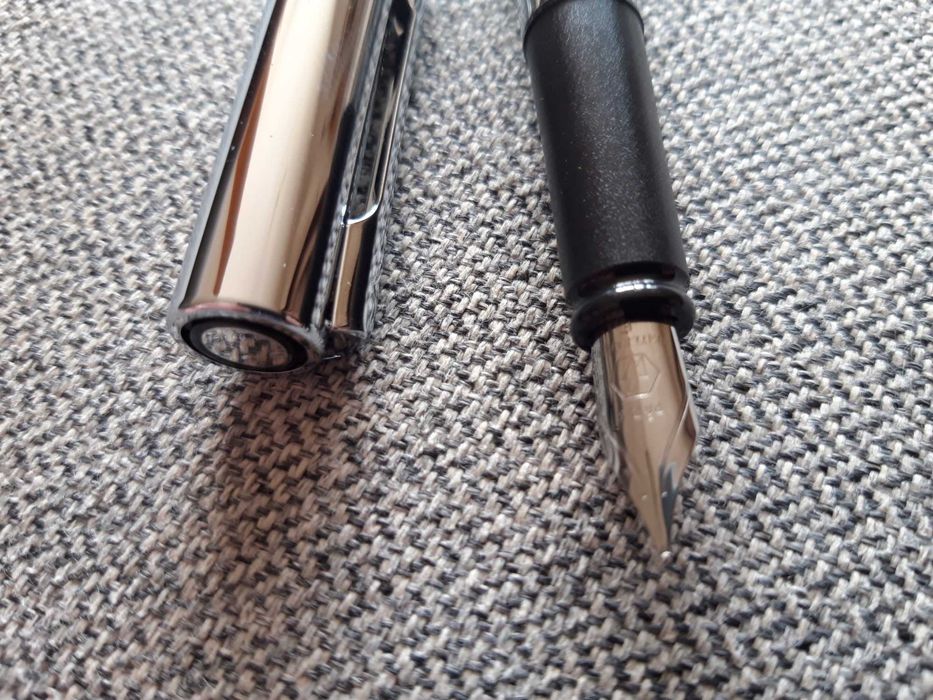 Caneta de tinta permanente "WATERMAN"