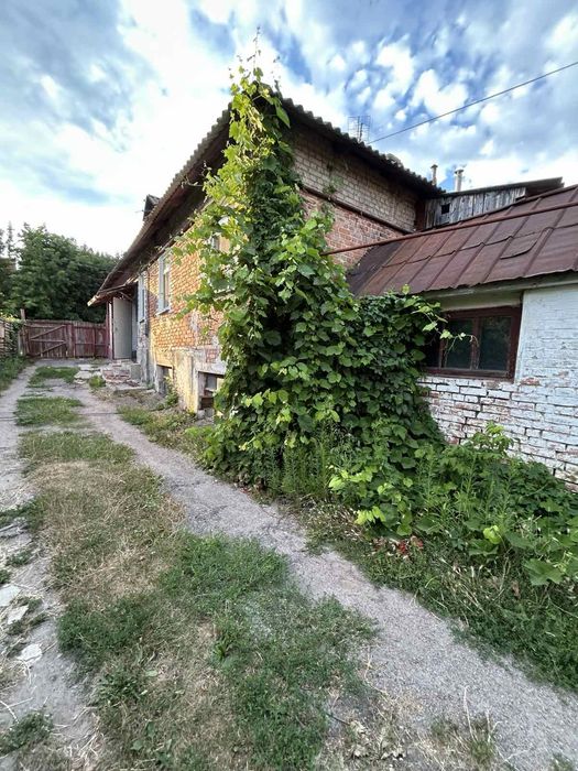 Продаж квартири на землі по вулиці Псільська..