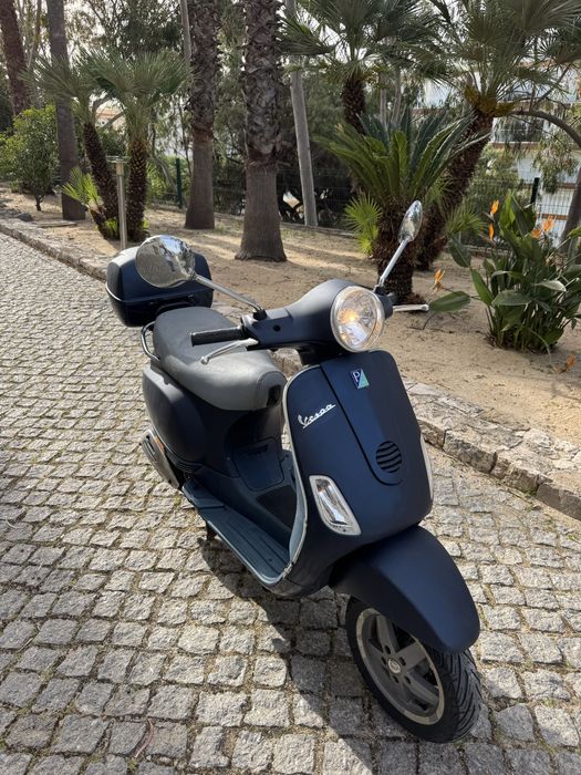 Vespa lx 50 cc .