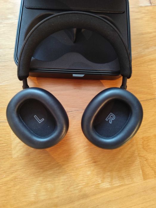 Bang & Olufsen H95 Ferrari edition