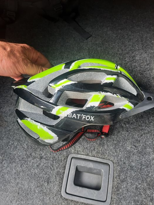 Велошлем в отличном состоянии