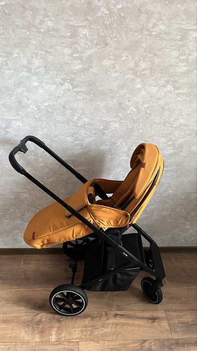 Дитяча коляска в ідеальному стані.