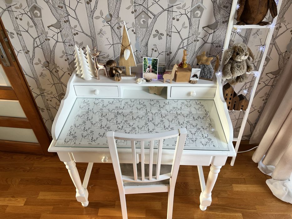 Sekretarzyk drewniany biały