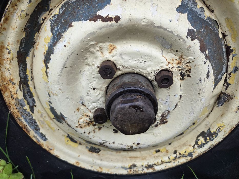 Koła przednie do Ursusa C4011, C355  cena za 2 szt.- koła na powietrzu