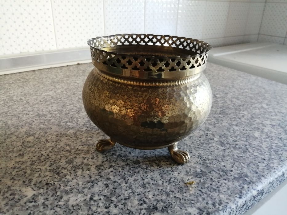 Vaso em latão acastanhado