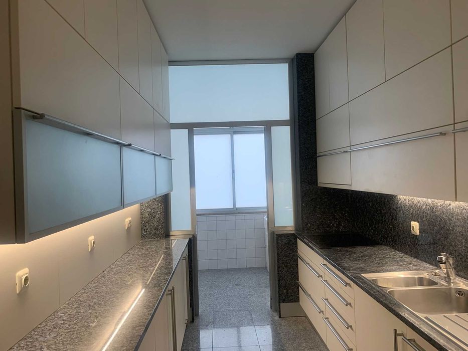 To Rent Premium Renovated 4+1 Bedrooms- Alameda das Antas – Porto