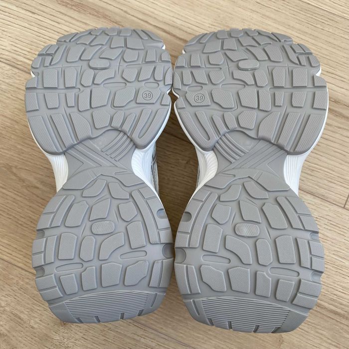 Легкі білі кросівки демісезон, сітка, товста підошва, різні розміри