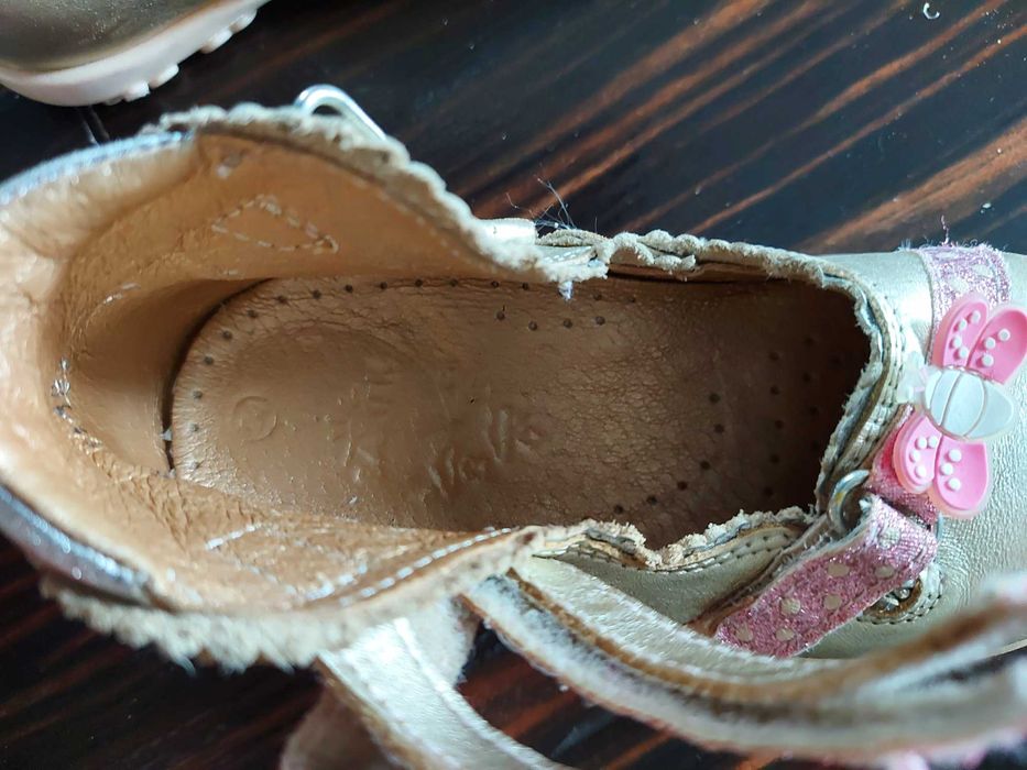 Buty, sandały Bartek ze skóry roz. 24