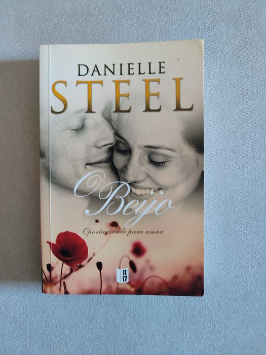 Book "The Kiss" by Danielle Steel