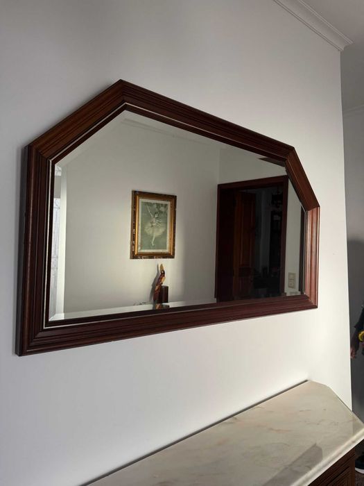 Conjunto de 1 espelho e 3 aparadores com a parte superior em mármore