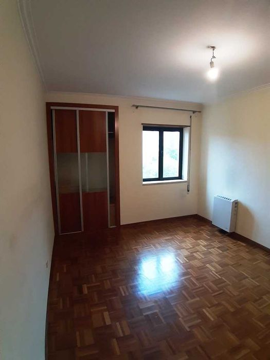 T2 com garagem e cozinha equipada em Celas