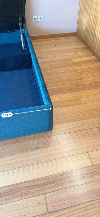 Cama de casal estofada verde  com cabeceira XL