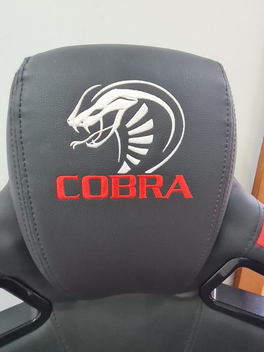 Playseat com Volante Thrustmaster TMX Pro Force Feedback + Pedais
