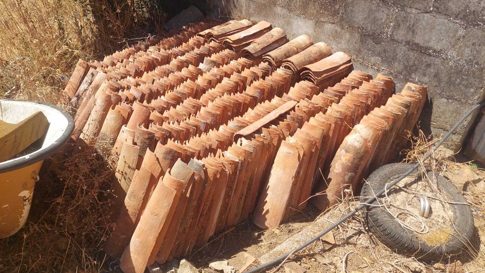 Telha de canudo antiga