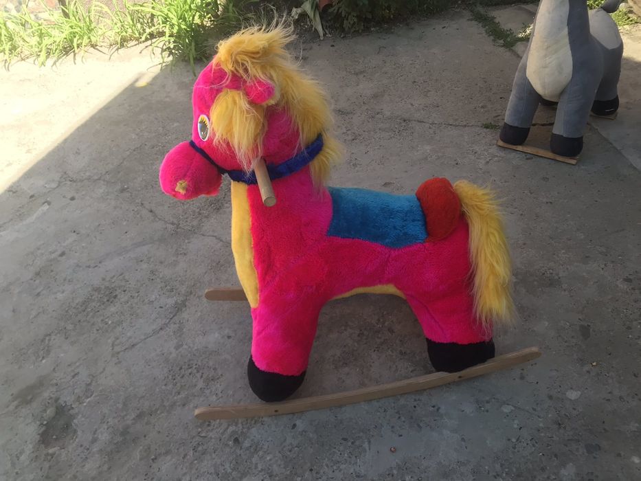 Детская лошадка-качалка продаю