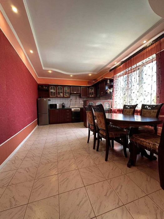 БЕЗ КОМІСІЇ! Капітальний будинок, 5 кім, цегляний, жилий стан.