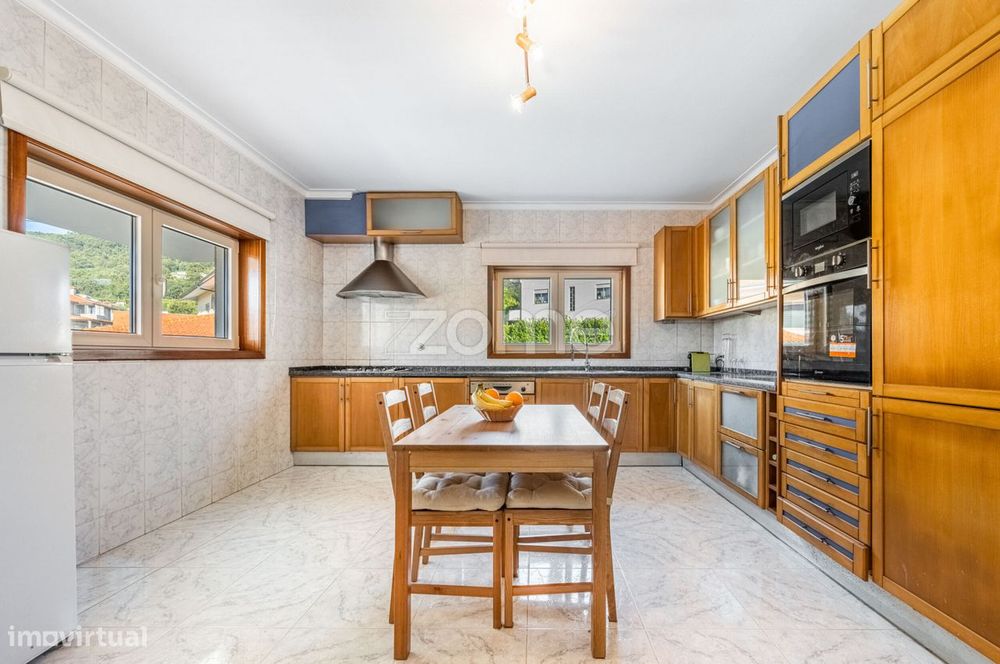 Moradia T3 individual com jardim e churrasqueira em Santo Tirso