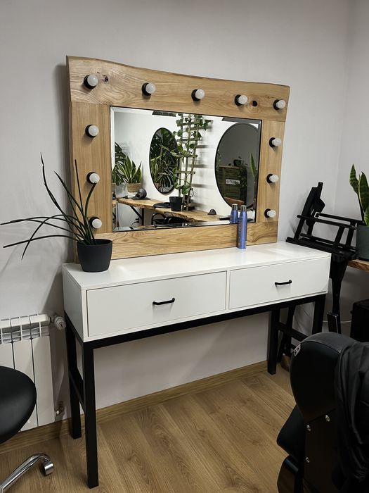 Toaletka do makijażu | lustro z żarówkami | lustro z ramą z jesiona