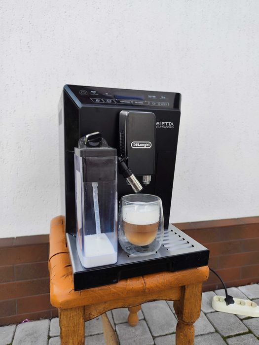 Кавомашина DeLonghi ECAM 44.660 B Eletta Cappuccino новий молочник