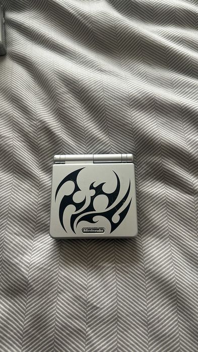 Game Boy Advance SP Tribal (Edição Especial) + 3 jogos – Para reparar
