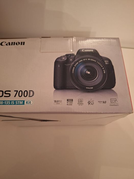 Canon 700D com lente 18-135