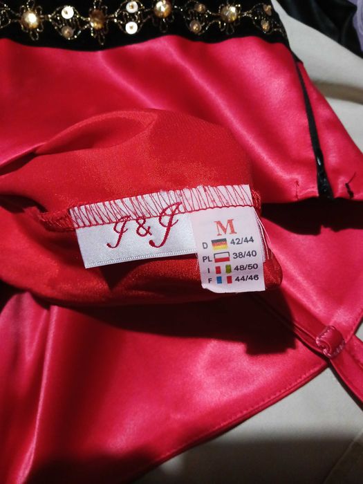 sukienka czerwona z czarna siateczką  rozmiar 36/ 38 M j&J