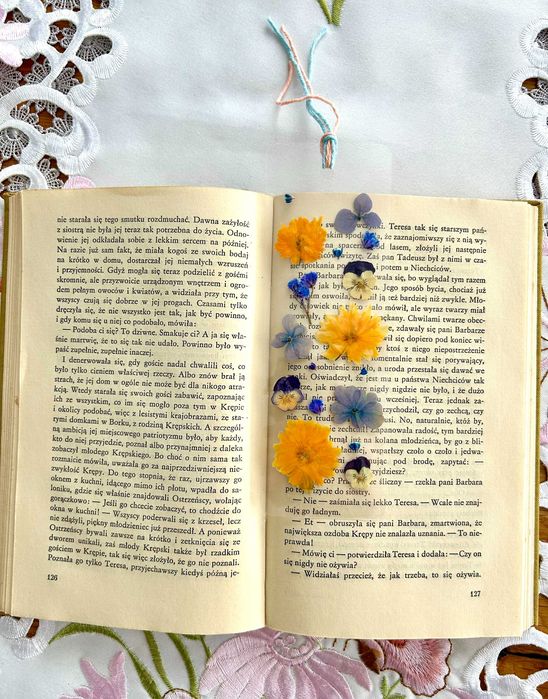 Zakładka do książki z suszonymi kwiatami 3 sztuki