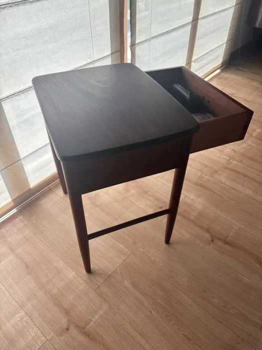 Mesinha de cabeceira de estilo Mid-Century
