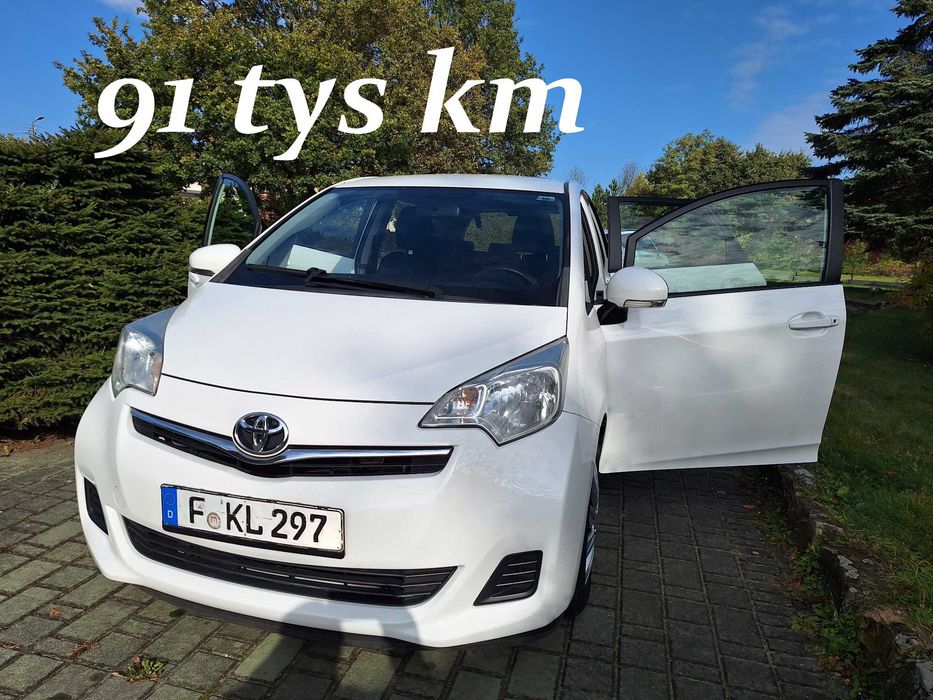 Toyota  Verso S , 5 osób , 6 biegów , benzyna z Niemiec , 91 tys km