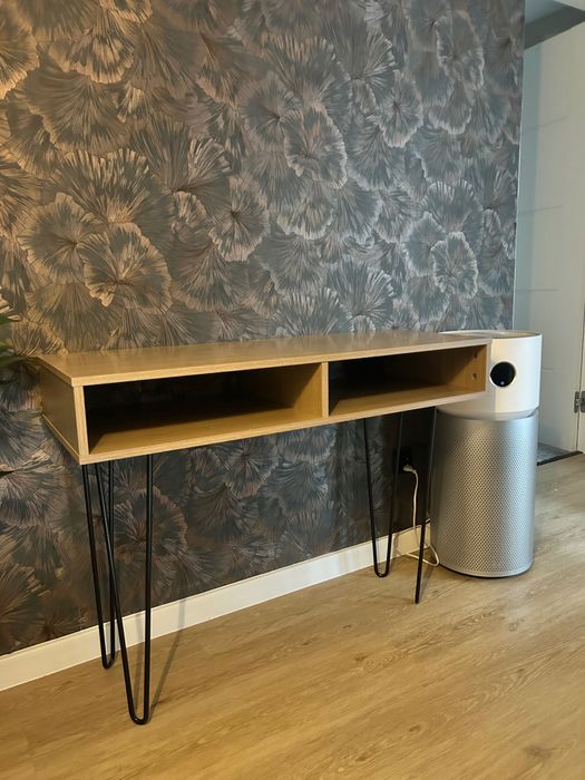 Prosta stylowa konsola