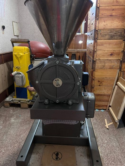 Продам профессиональную мельницу для сахара