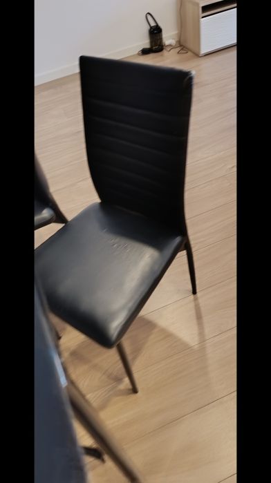 Conjunto Mesa de Jantar em Vidro Escuro + 5 Cadeiras Pretas