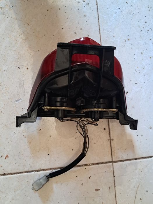 Farolim traseiro e tubos de travão suzuki gsxr k2