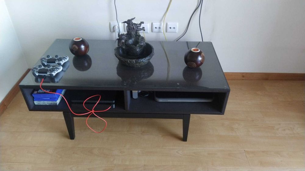 Mesa de Centro em Madeira e Vidro