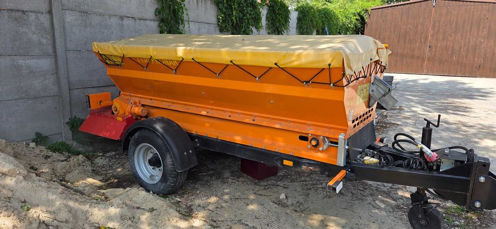 Posypywarka ciągnikowa PRONAR T130