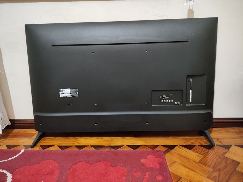 LG - 49UJ630V - Ecrã Danificado