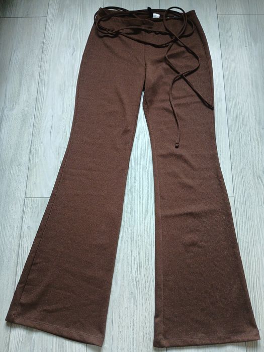 Коричневі штани кльош з блискітками D.ivided H&M (розмір  S)