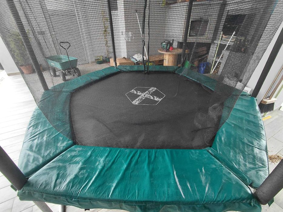 Hexagonal Trampoline 240447334676264407042
